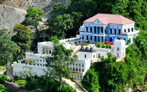 Rani Mahal palace by river